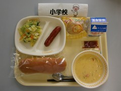 写真：小学校の給食3