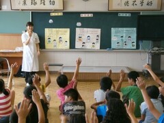 写真：バイキング給食の様子1