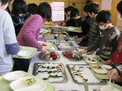 写真：バイキング給食の様子6