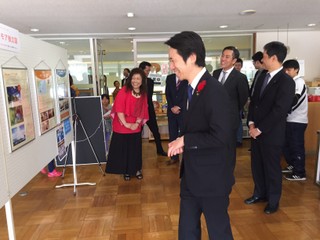 写真：パネル見学