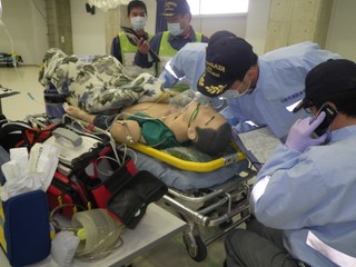 写真：救急救命士の訓練の様子2