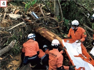 写真4：緊急消防援助隊活動の様子4(令和元年台風第19号)