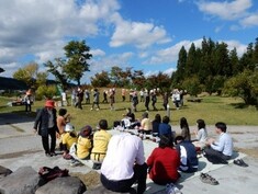 写真：野外研修の様子