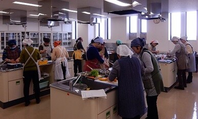 写真:調理実習の様子