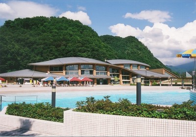 写真：山形市馬見ヶ崎プール　ジャバ　外観