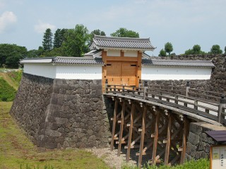 写真:山形城跡本丸一文字門外観