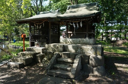 写真：鳥海月山両所宮敷地内にある日飛神社