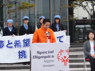 写真：スペシャルオリンピックス日本　壮行トーチラン