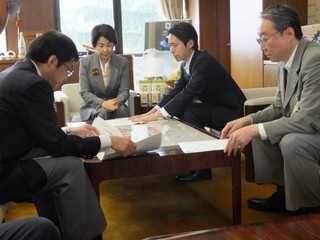 写真：山形県知事への重要事業要望2