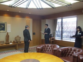 写真:辞令交付式の様子