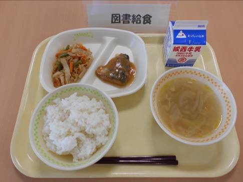 中学校給食の写真