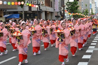 写真：花笠まつりの様子