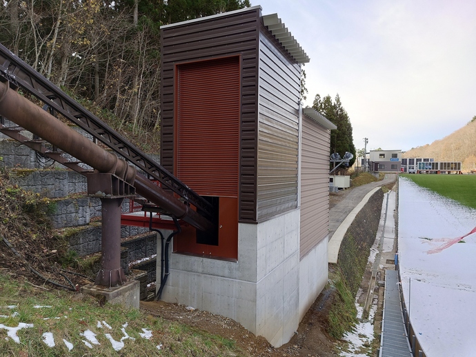 山麓駅舎