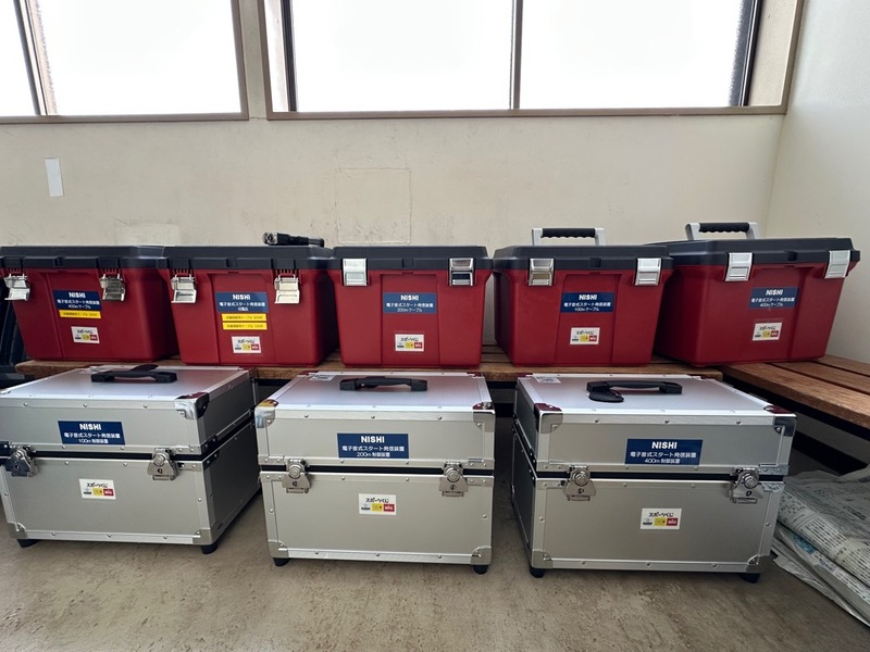 山形市あかねケ丘陸上競技場において、山形市あかねケ丘陸上競技場電子音スタート発信装置メガホンレスフルセットを購入しました。