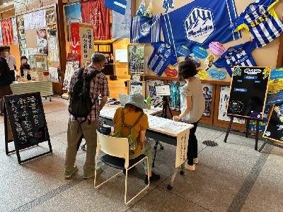 口腔機能チェックをする人の写真です。