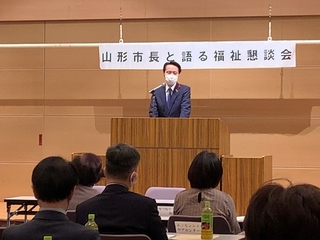 挨拶をする市長