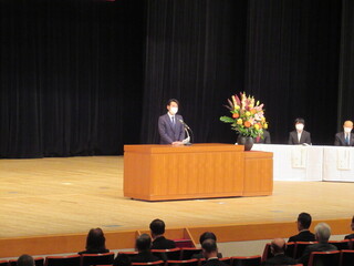 挨拶をする市長