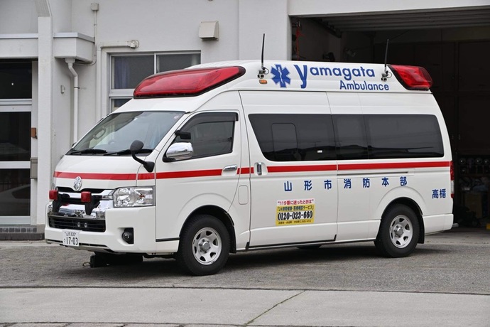 写真：東消防署　高楯出張所　高規格救急車