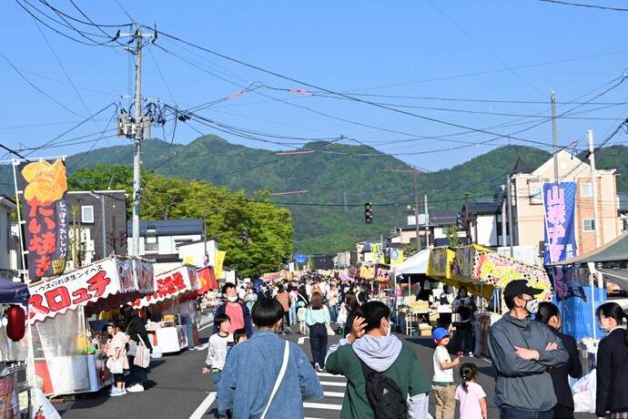 道路に並ぶ露店