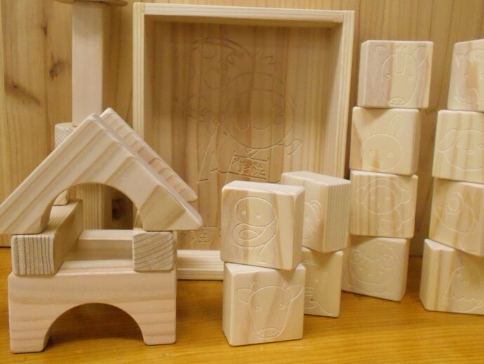 山形市産スギ材で作った積み木