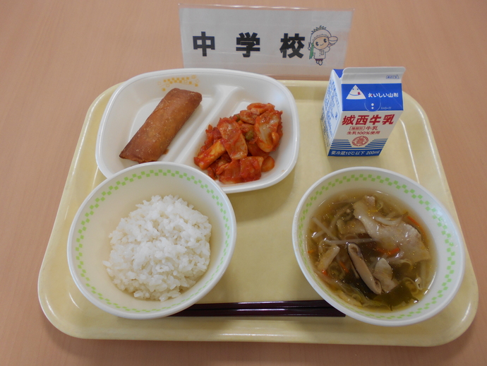 市内中学校に提供した給食の写真