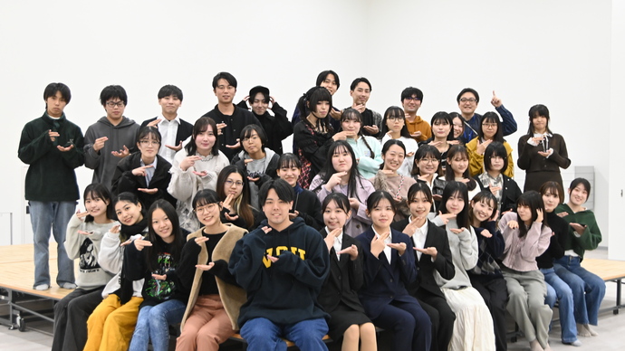 東北芸術工科大学企画構想学科の皆さんの写真