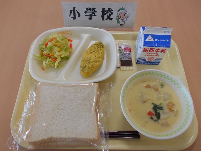 小学校給食の写真