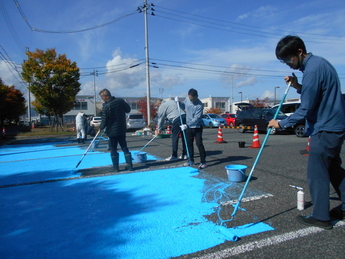 駐車場を青色にする様子