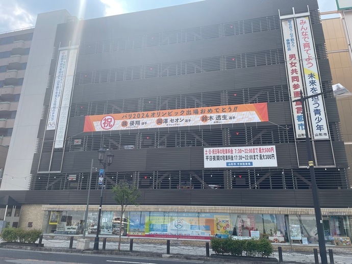 中央駐車場東側壁面