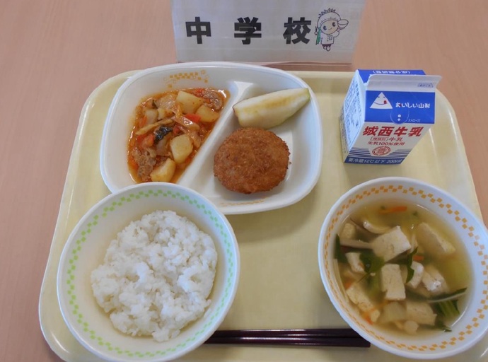 じゃが豚キムチの給食