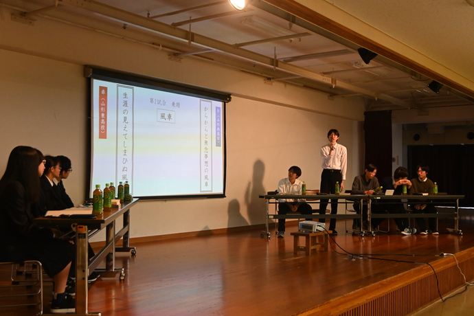 俳句合戦の様子