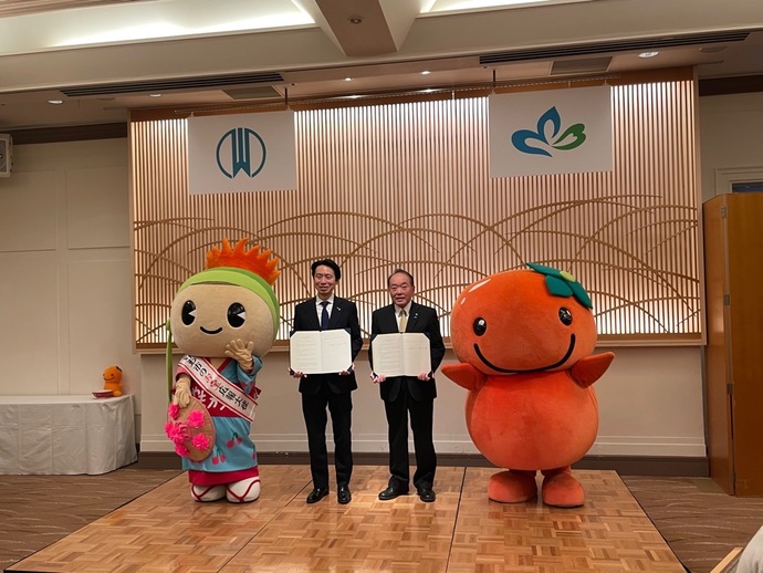 写真：仙台市との締結式の様子