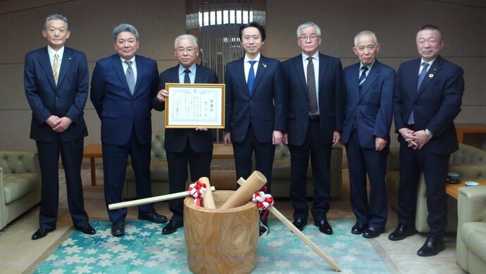 西山形小学校への寄贈式写真