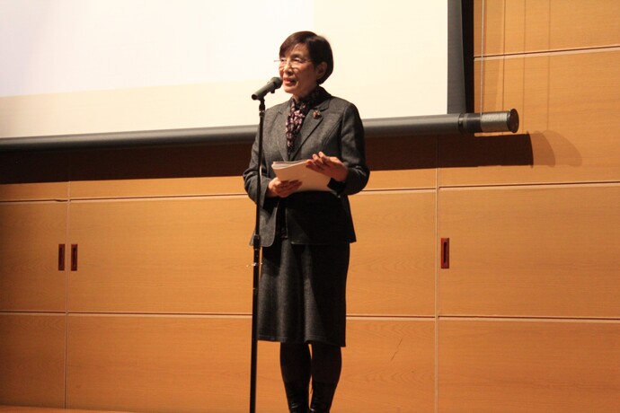 講評を述べる山形大学ダイバーシティ推進室 学術研究院 准教授 柿﨑悦子 氏