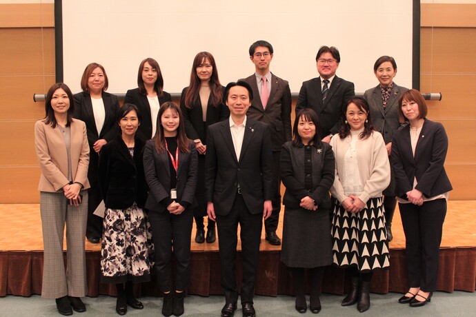 Women's Campus 山形 3期生と講評者の集合写真