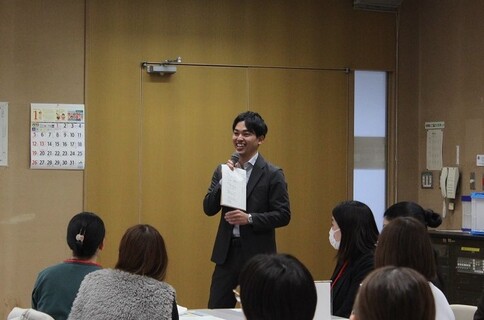 講評を話す株式会社Ridilover 成澤朗人 氏