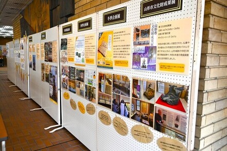 活動報告パネル展の様子2