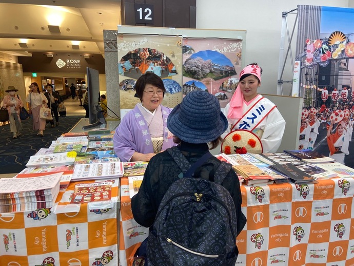 紅花の山形路物産と観光展の写真