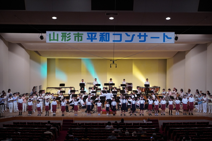 平和コンサート(器楽・合唱の部)の様子