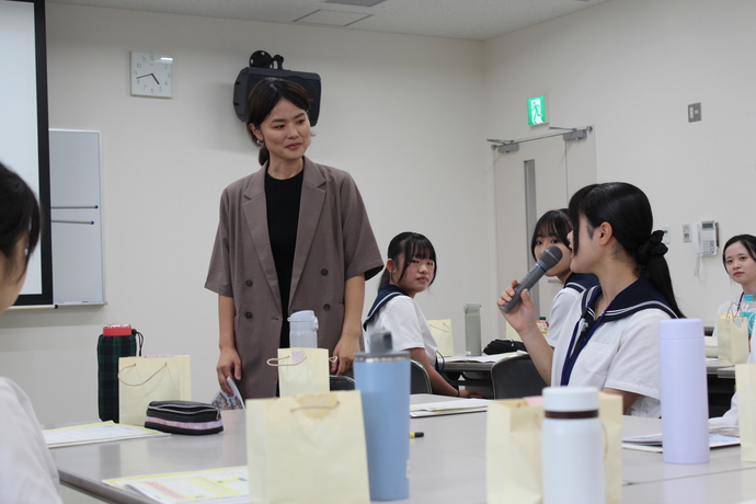 田中氏の質問に答える参加者