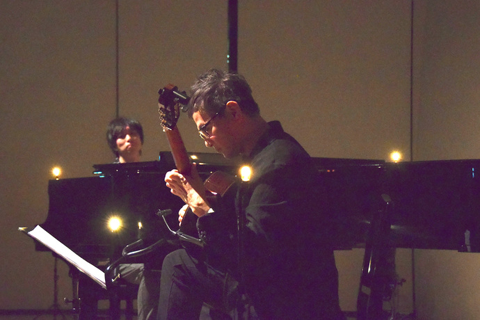 伊藤ゴロー・佐藤浩一DUO「美しき音の対話」のライブ写真