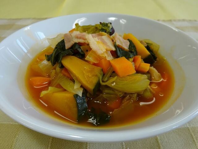 野菜たっぷりトマトスープの写真