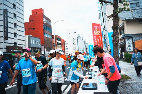 まるごとマラソン給水所の写真
