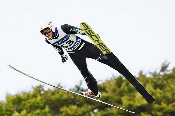 ないとうともふみ選手のジャンプ写真