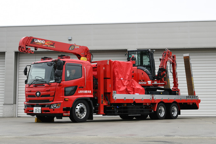 写真:西消防署 本署 重機搬送車