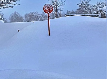 写真：消火栓、除雪前