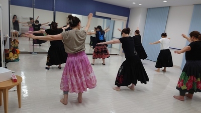 フラ&ベリー ダンスセラピーの様子