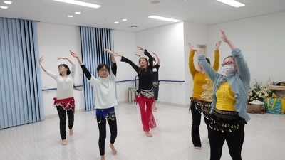 フラ&ベリー ダンスセラピーの様子