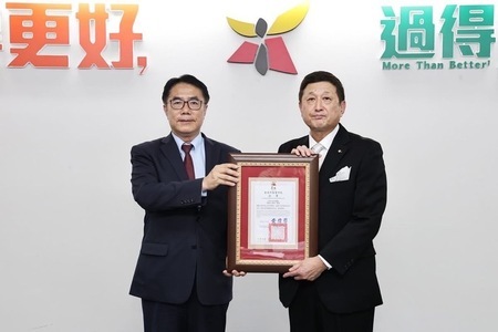 （左）黄偉哲台南市長、（右）長谷川幸司議員の写真