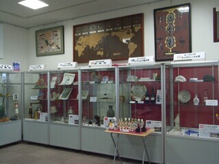 写真:友好姉妹都市 逸品展示コーナー
